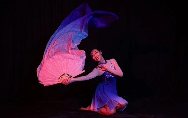 Chinese Traditional Dance - Fan Dance